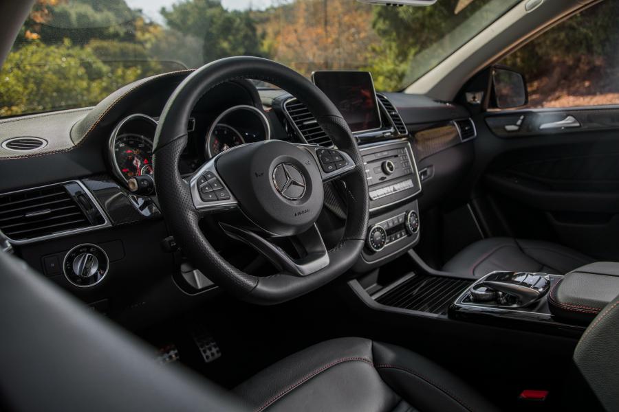 Интерьер Mercedes-AMG GLE43 4Matic Coupe 2016 года  (NA) (фото 17 из 21)